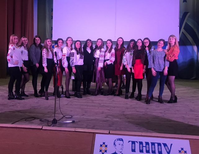 Дружнє фото після виступу